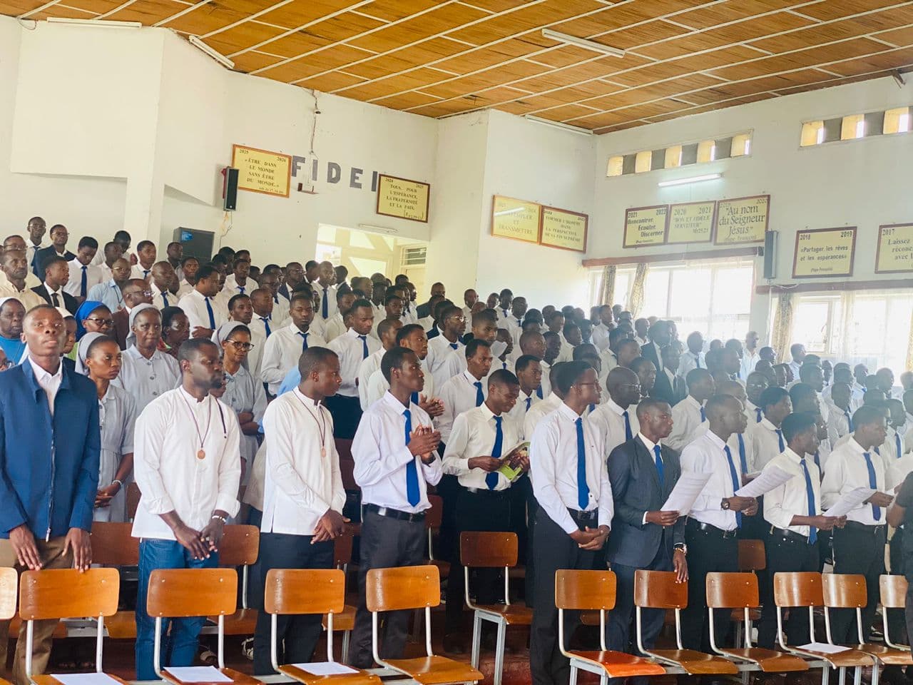 Assemblée de la communauté du séminaire dans la grande salle